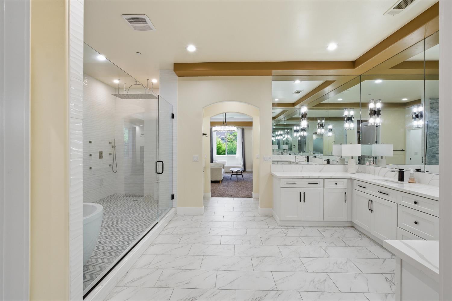 2308 S Minnewawa Ave, Fresno, CA 93727