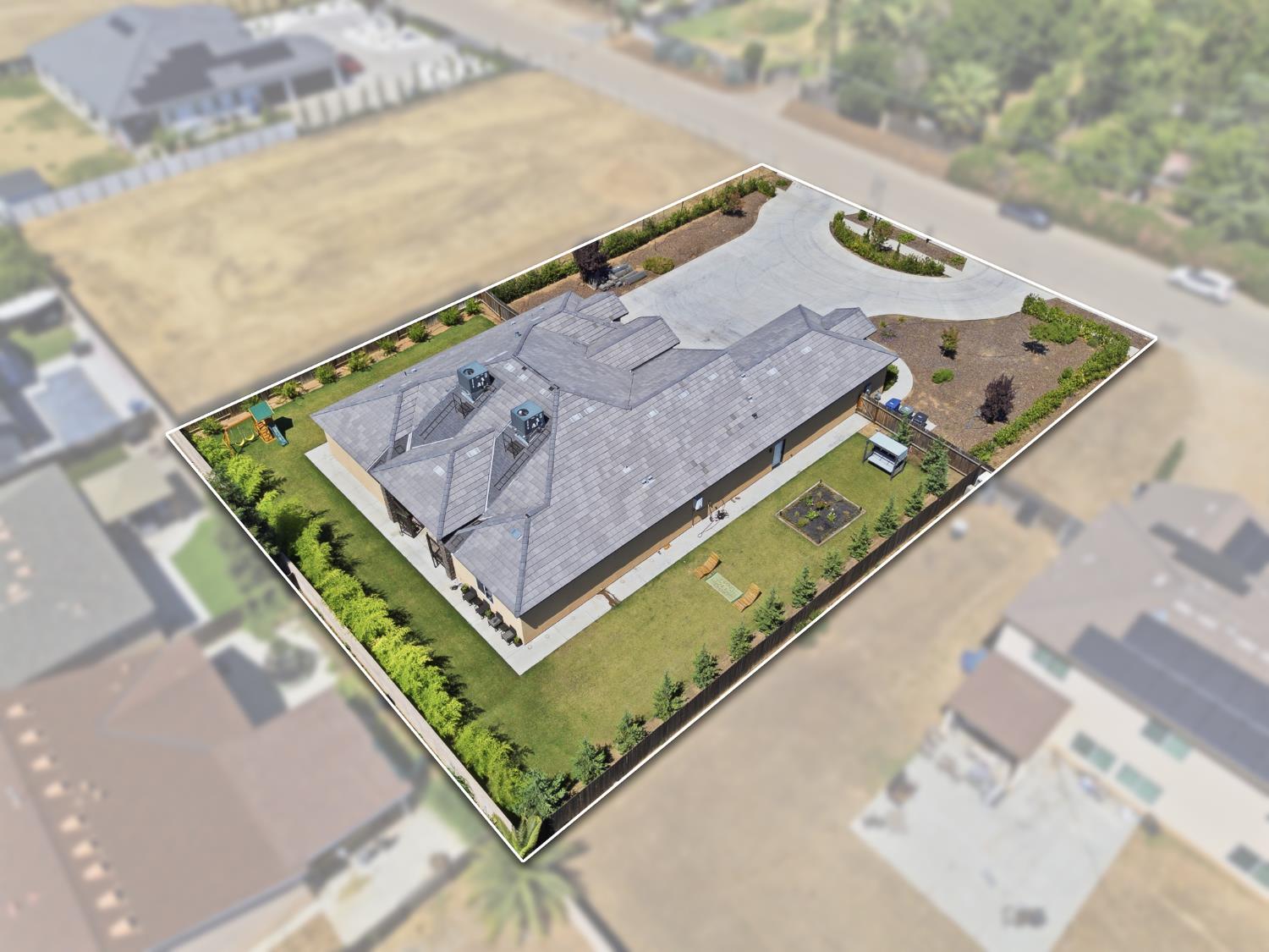 2308 S Minnewawa Ave, Fresno, CA 93727