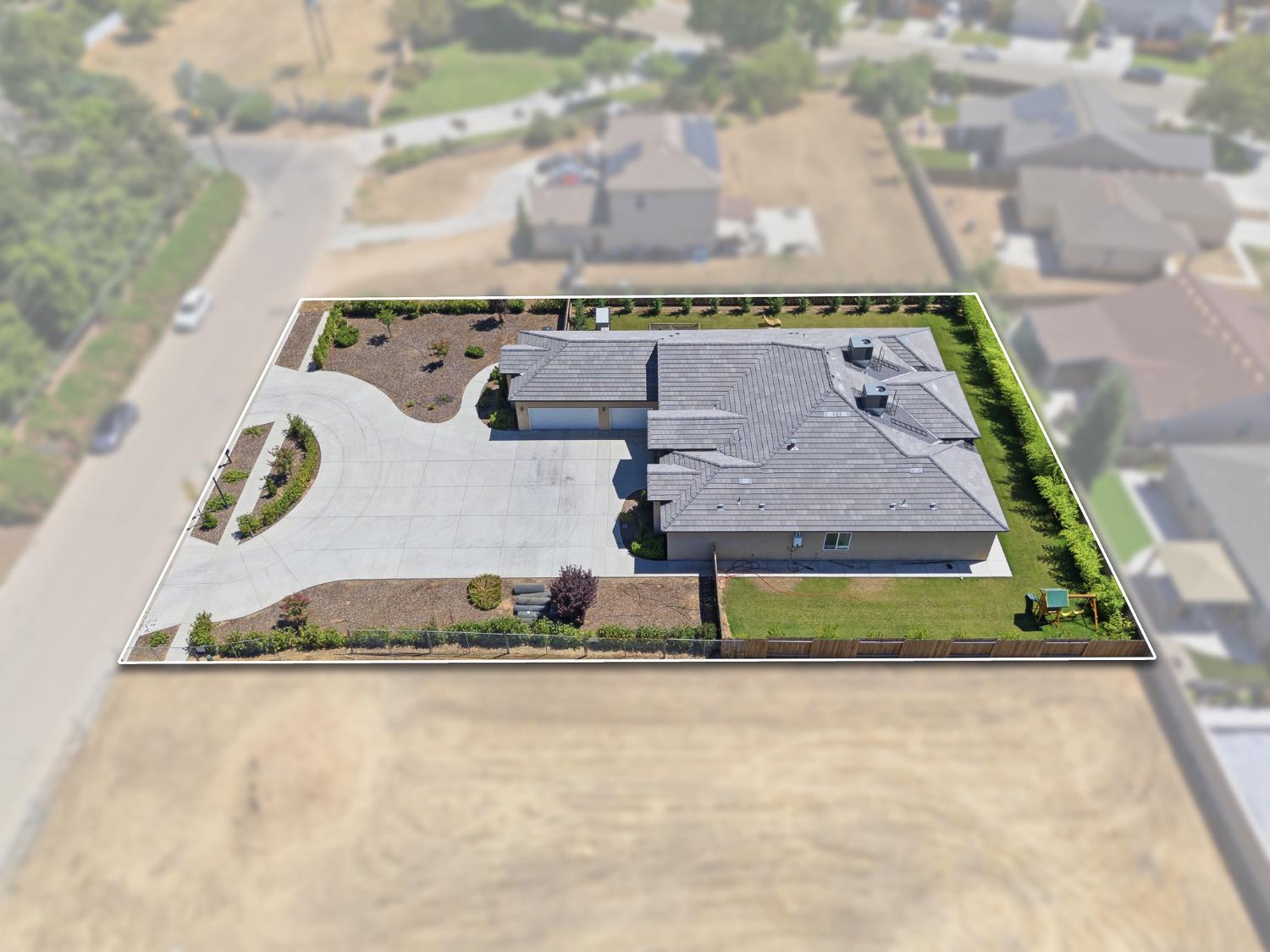 2308 S Minnewawa Ave, Fresno, CA 93727