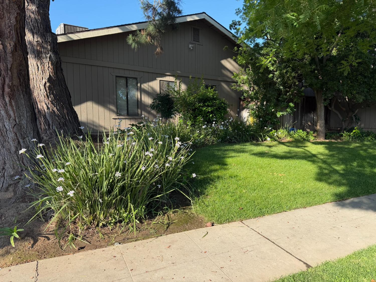 4619 N Emerson Ave, Fresno, CA 93722