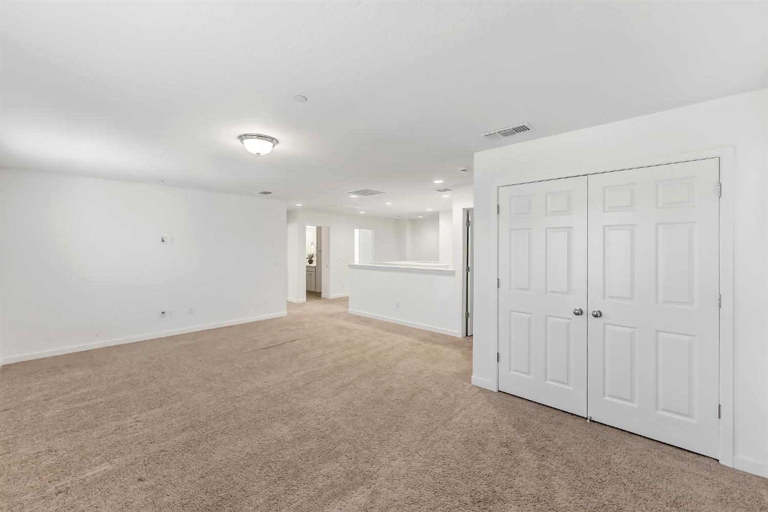 6690 E Adena Ave, Fresno, CA 93727