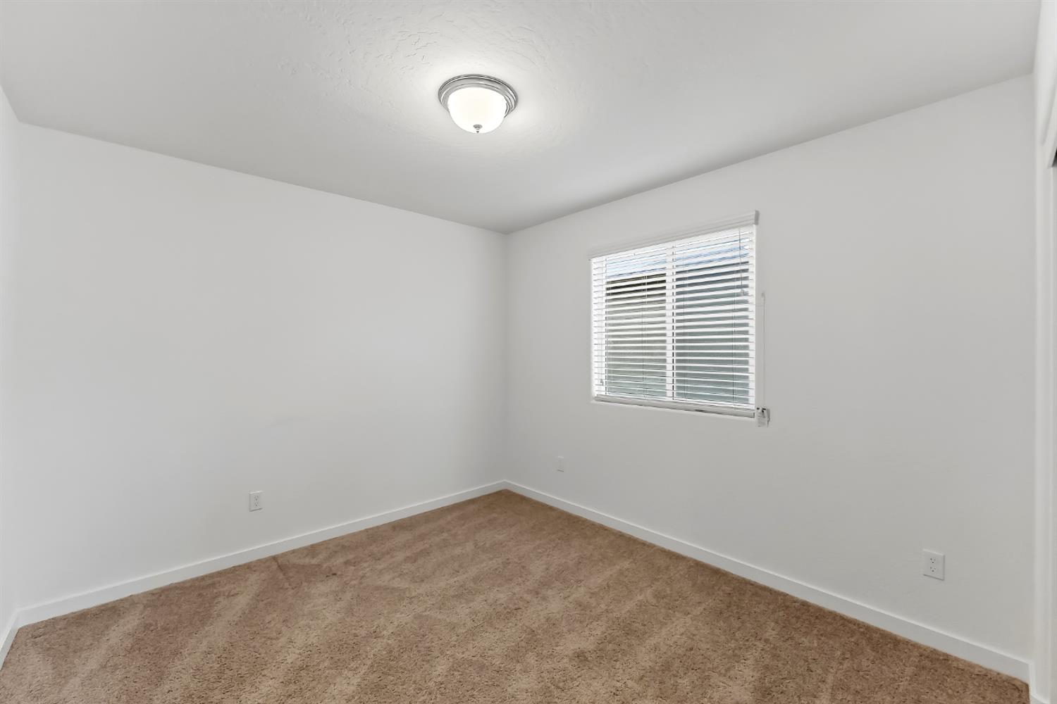 6690 E Adena Ave, Fresno, CA 93727