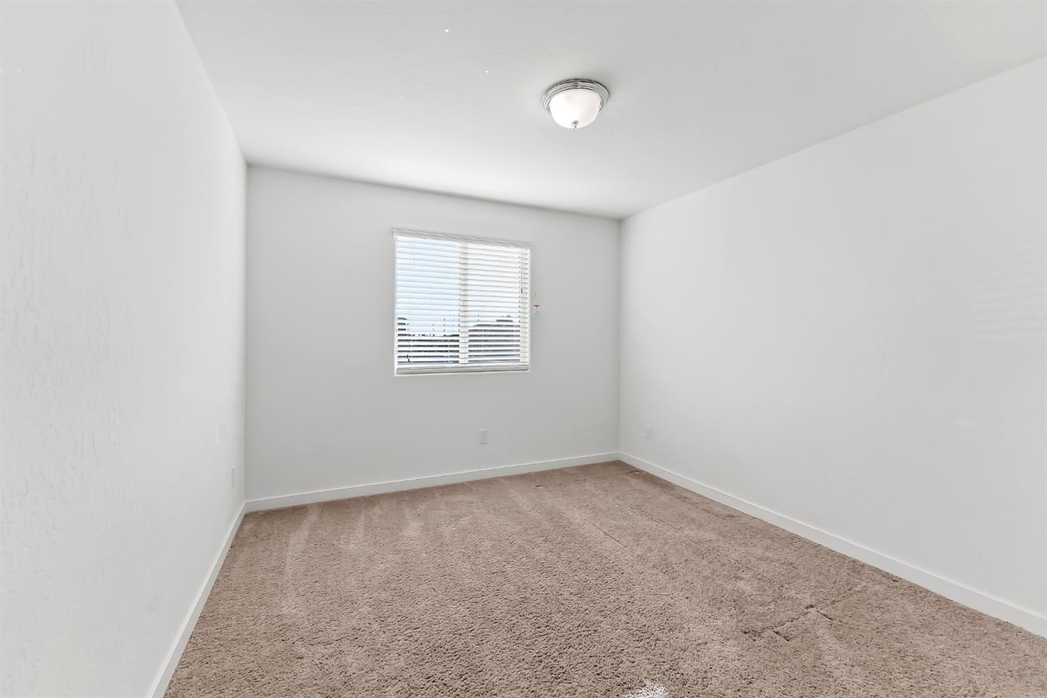 6690 E Adena Ave, Fresno, CA 93727