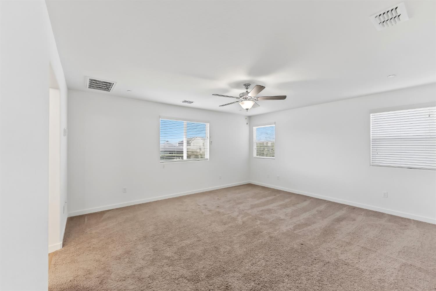 6690 E Adena Ave, Fresno, CA 93727