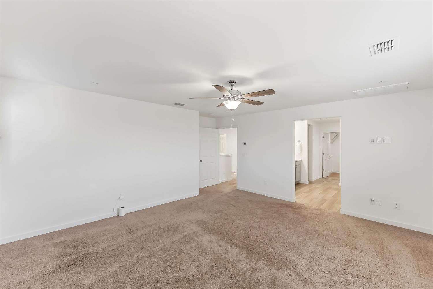 6690 E Adena Ave, Fresno, CA 93727