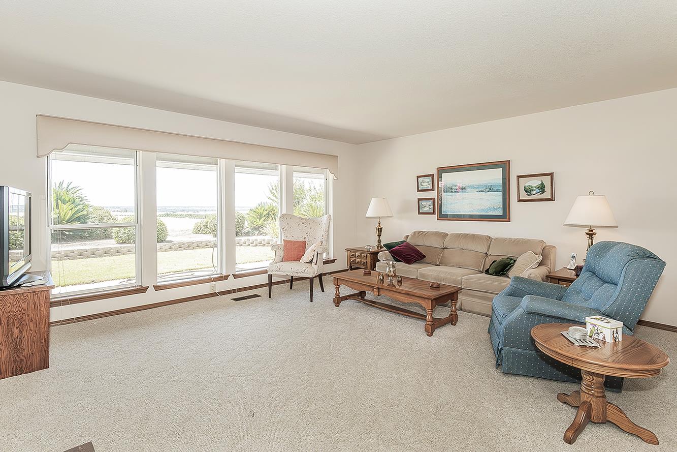 14404 Killarney Dr, Madera, CA 93636