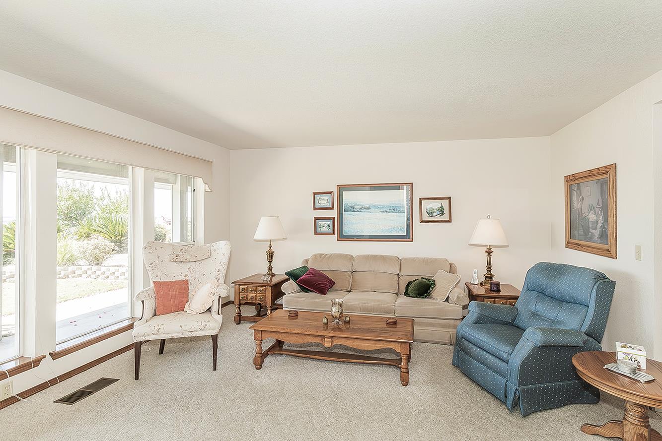 14404 Killarney Dr, Madera, CA 93636