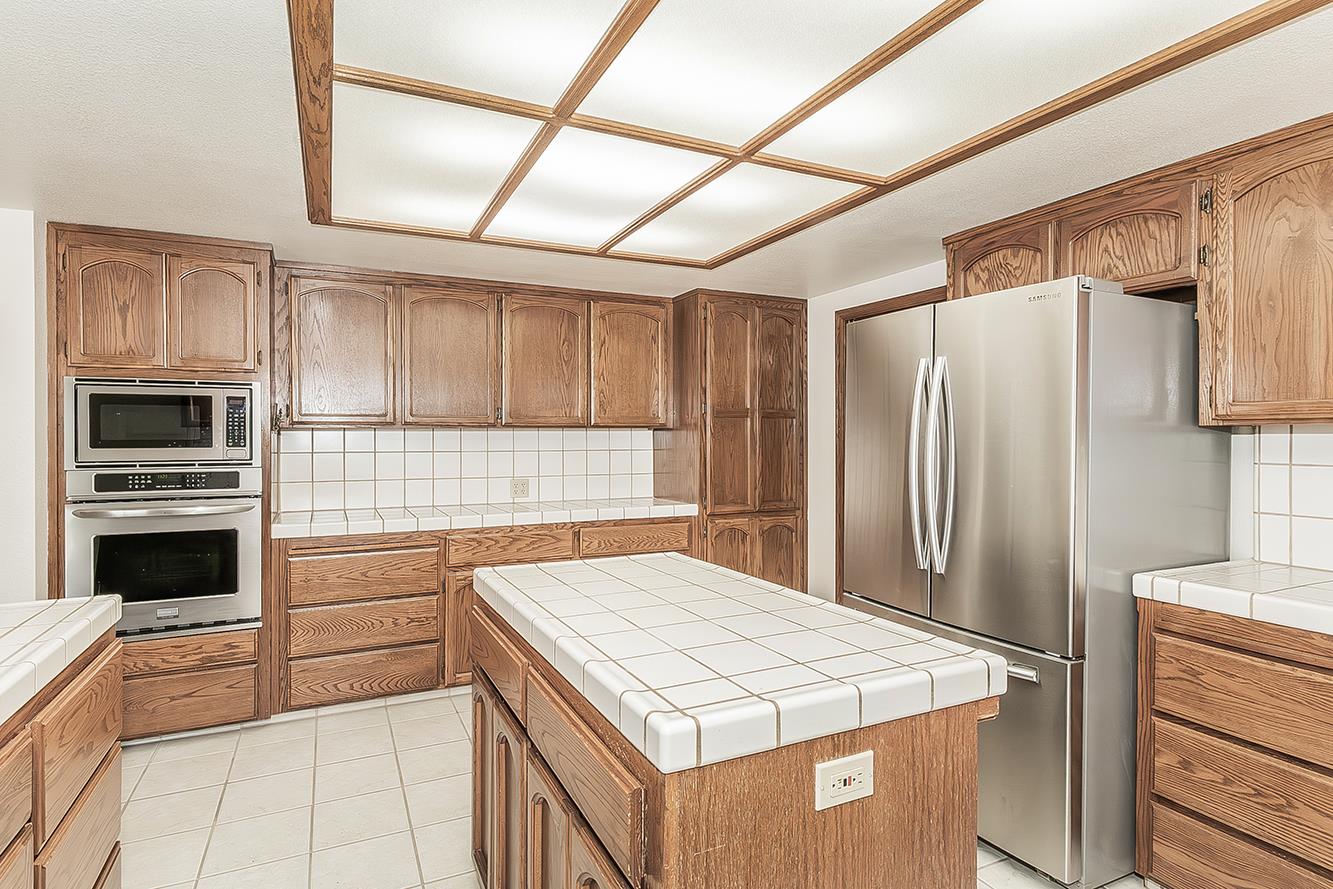 14404 Killarney Dr, Madera, CA 93636