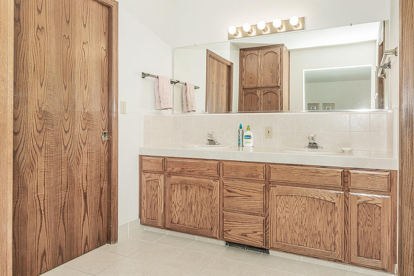 14404 Killarney Dr, Madera, CA 93636