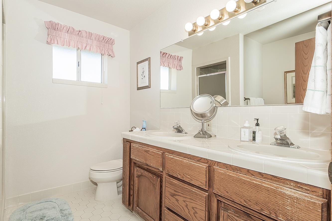 14404 Killarney Dr, Madera, CA 93636