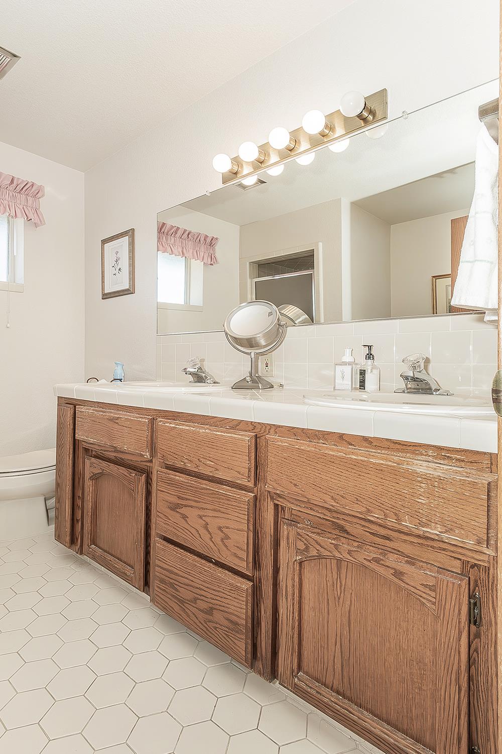 14404 Killarney Dr, Madera, CA 93636