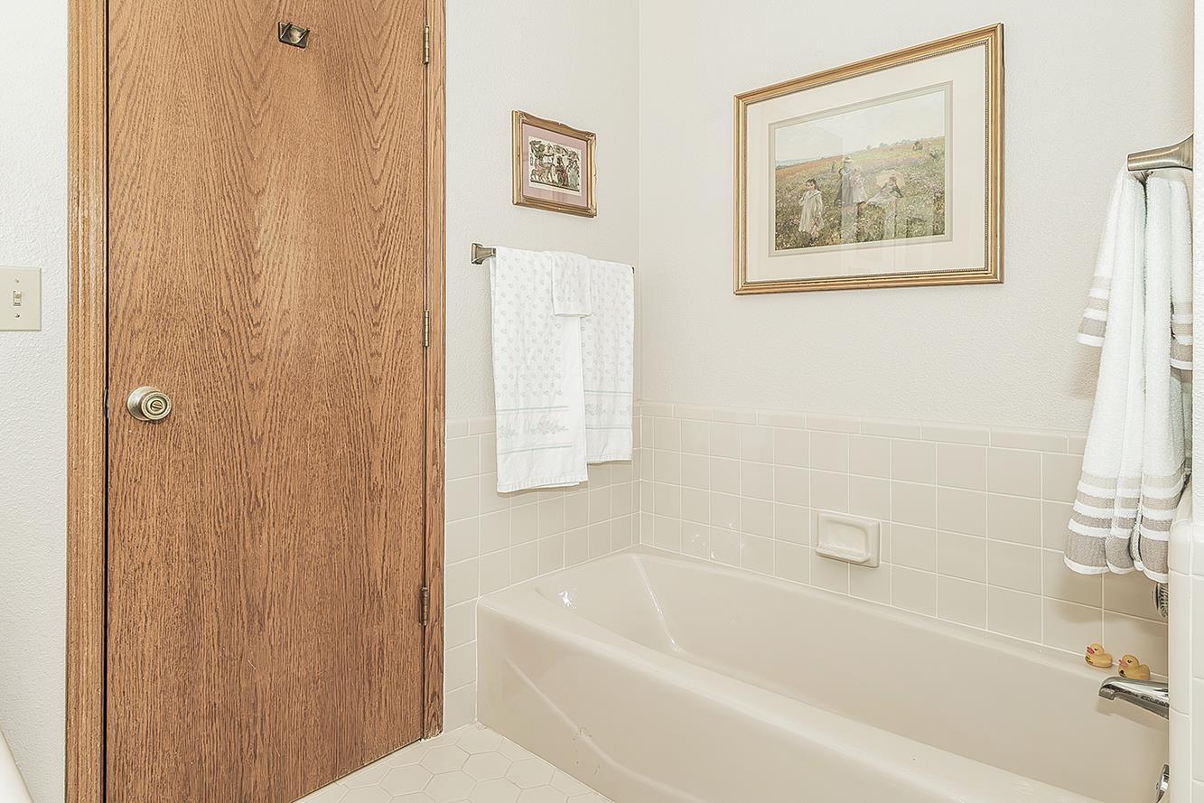 14404 Killarney Dr, Madera, CA 93636