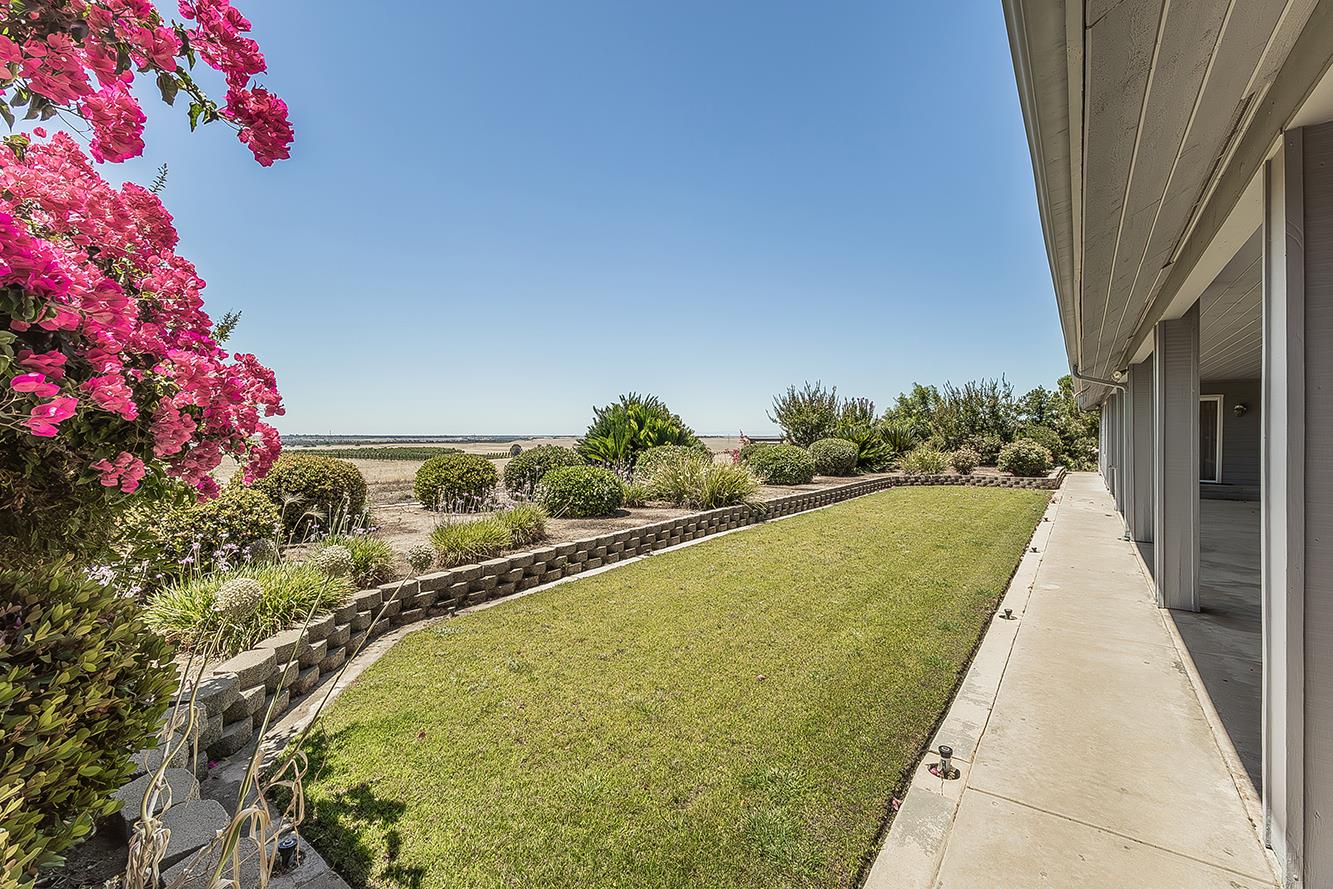 14404 Killarney Dr, Madera, CA 93636