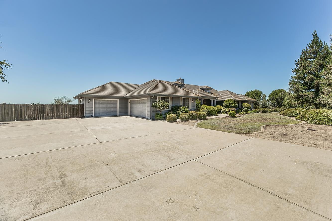 14404 Killarney Dr, Madera, CA 93636
