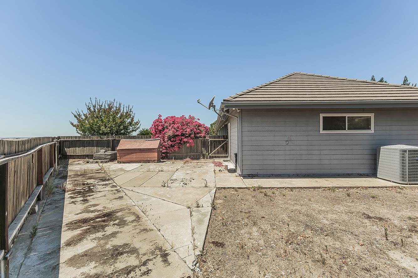 14404 Killarney Dr, Madera, CA 93636