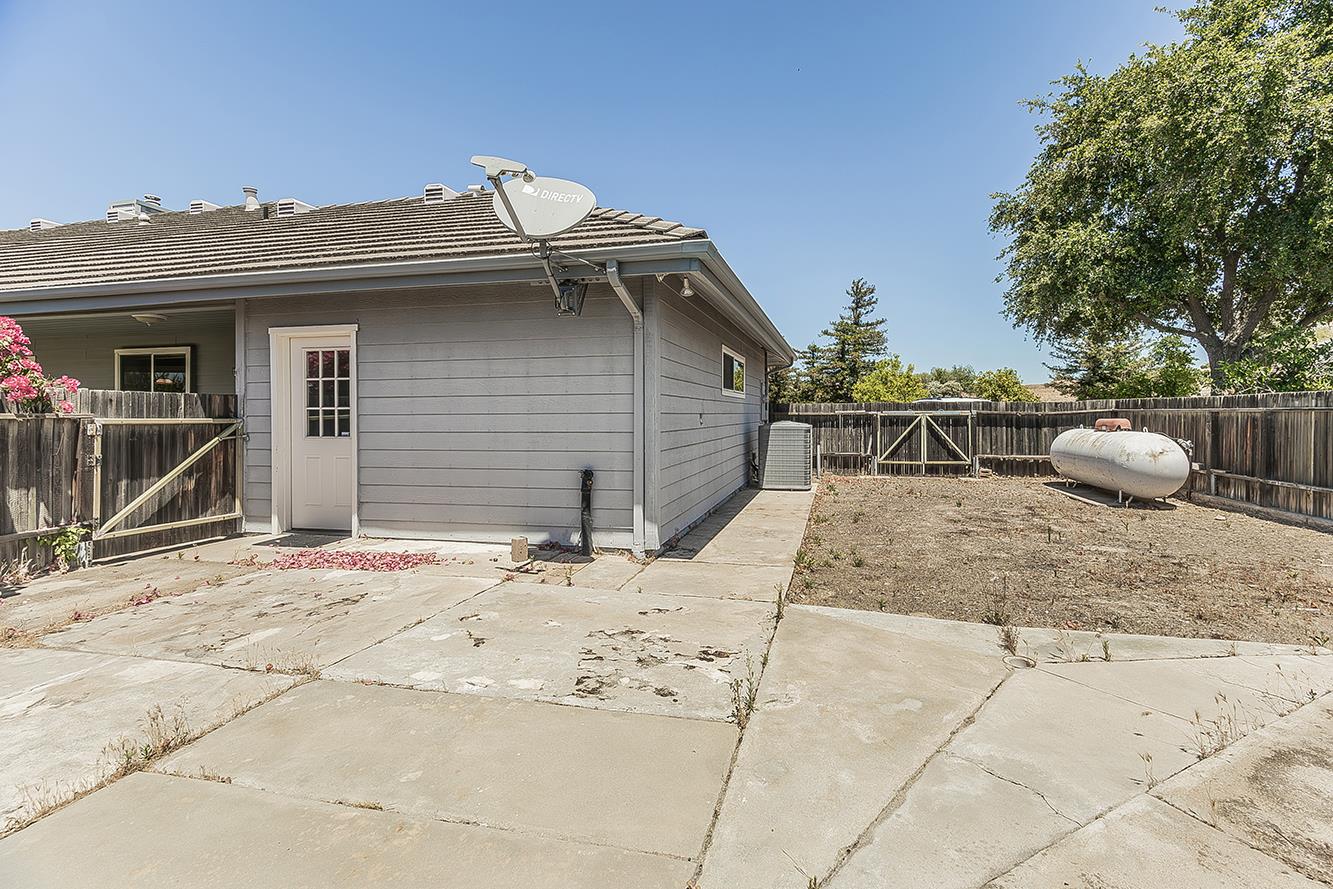 14404 Killarney Dr, Madera, CA 93636