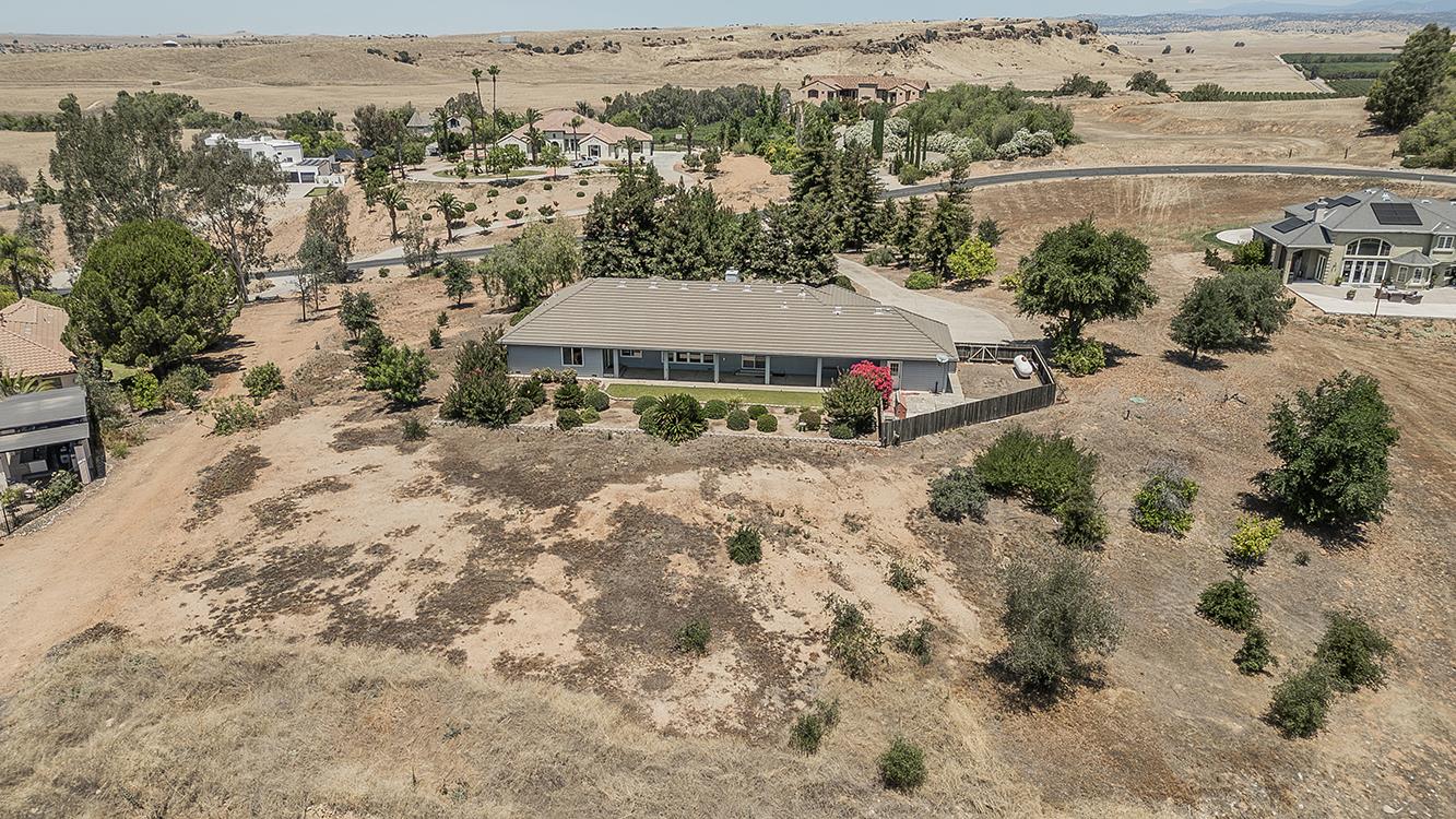 14404 Killarney Dr, Madera, CA 93636