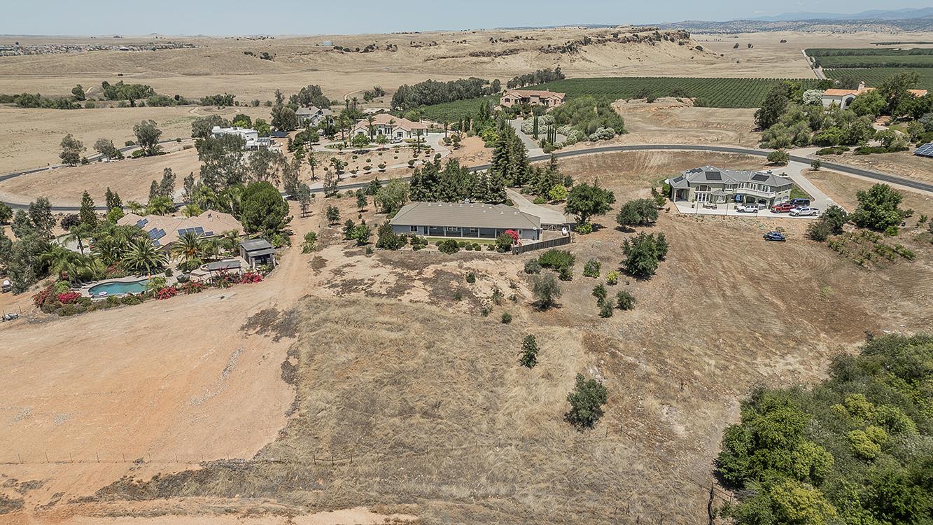 14404 Killarney Dr, Madera, CA 93636