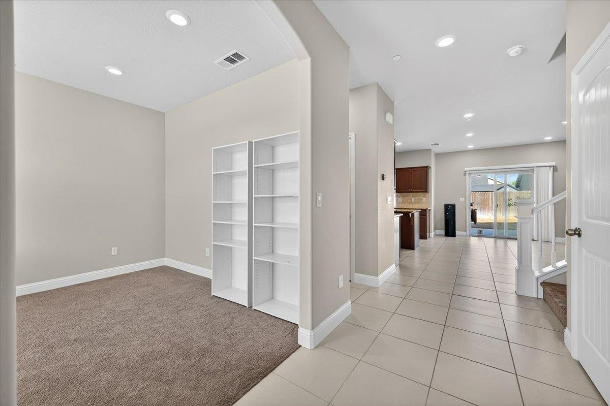 5281 N Phoenix Ave, Fresno, CA 93723