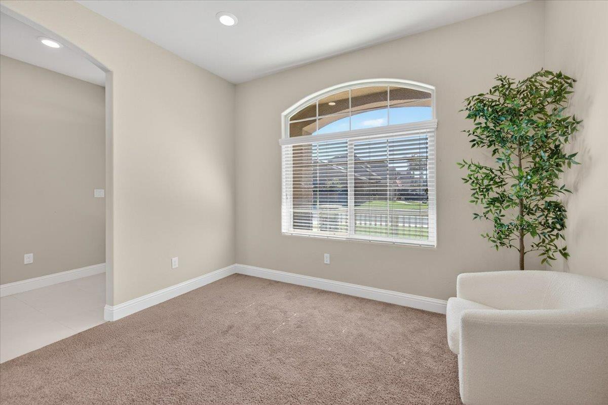 5281 N Phoenix Ave, Fresno, CA 93723