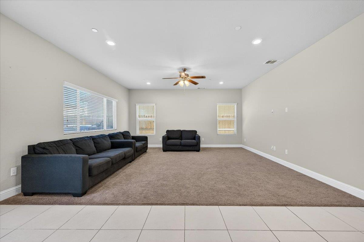5281 N Phoenix Ave, Fresno, CA 93723