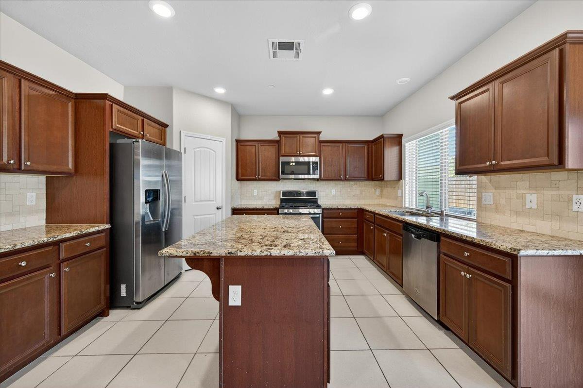 5281 N Phoenix Ave, Fresno, CA 93723