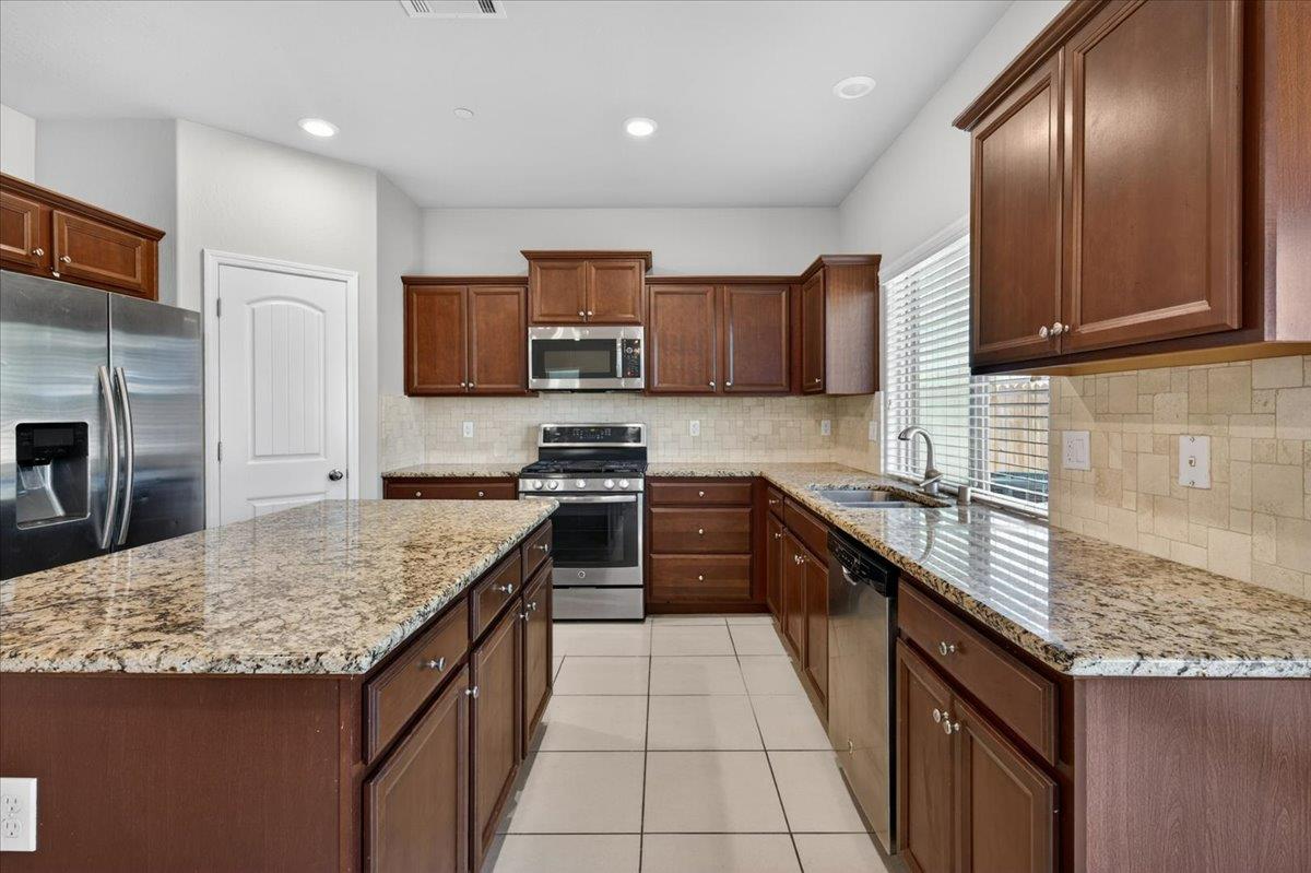 5281 N Phoenix Ave, Fresno, CA 93723