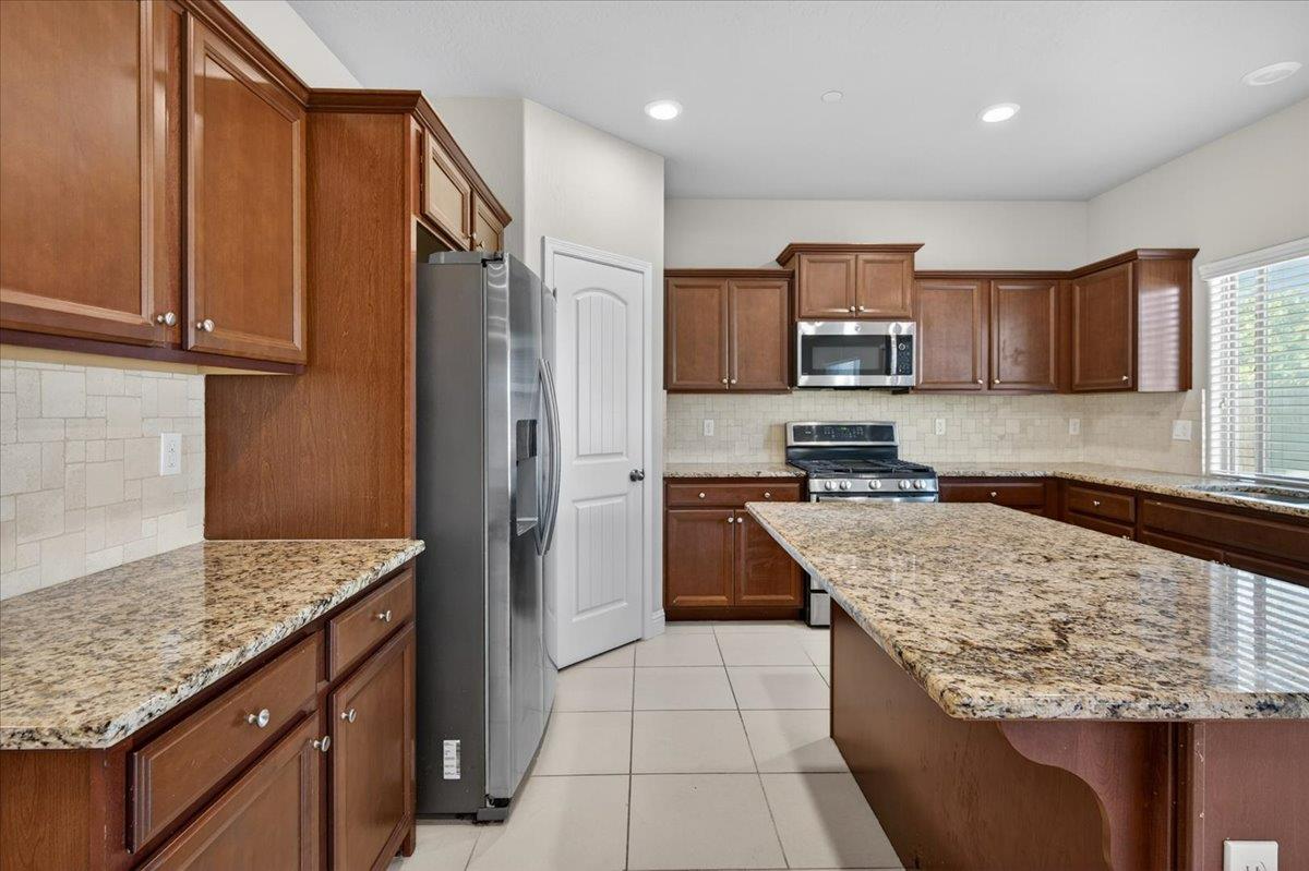 5281 N Phoenix Ave, Fresno, CA 93723