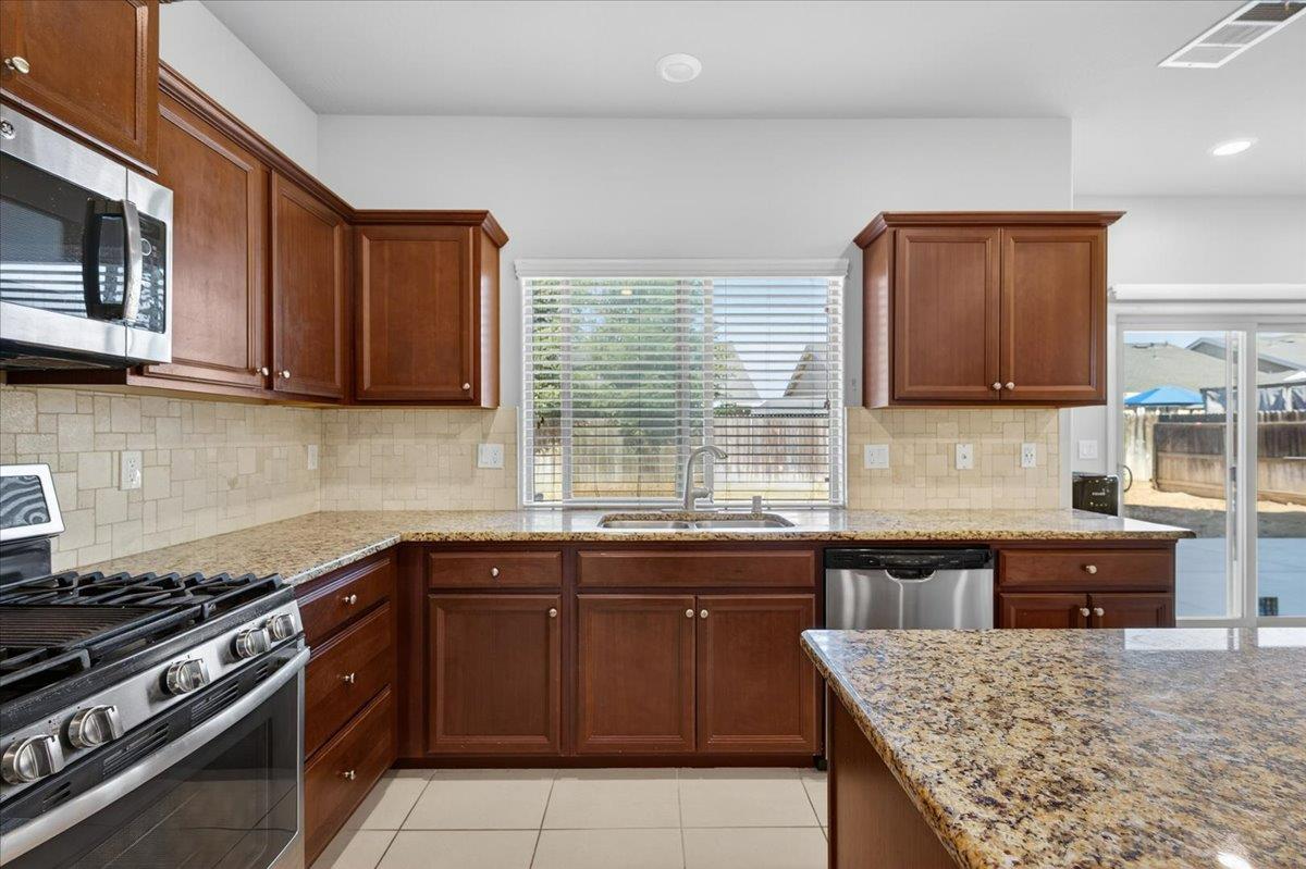 5281 N Phoenix Ave, Fresno, CA 93723