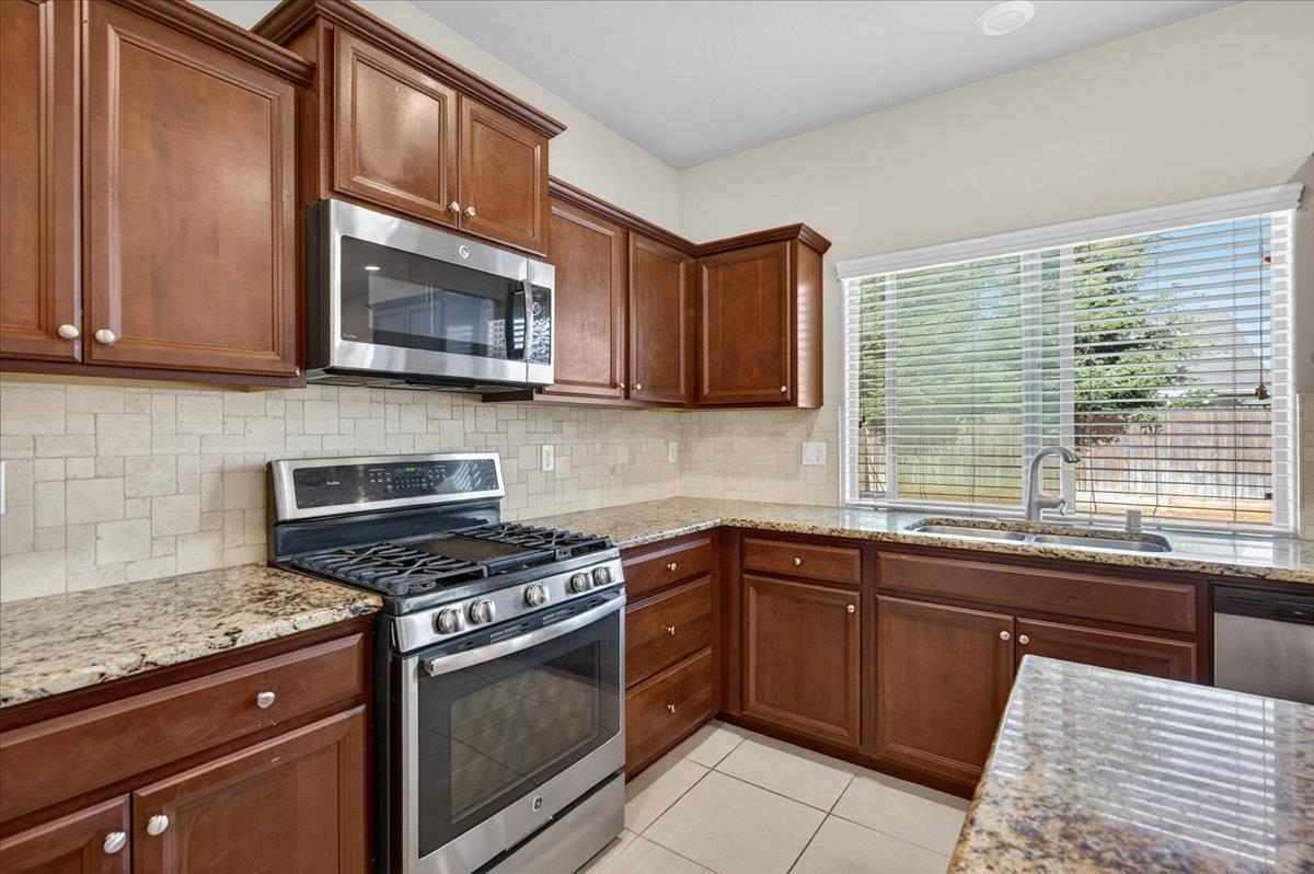 5281 N Phoenix Ave, Fresno, CA 93723