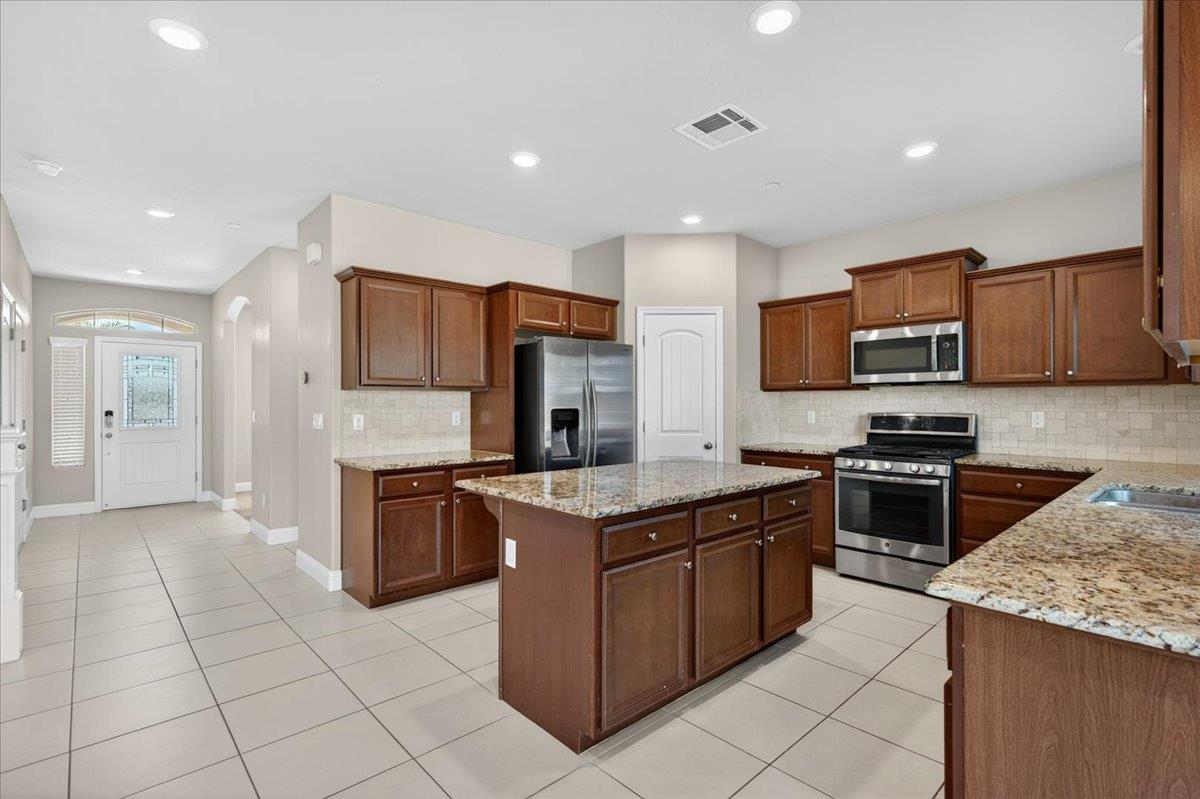 5281 N Phoenix Ave, Fresno, CA 93723