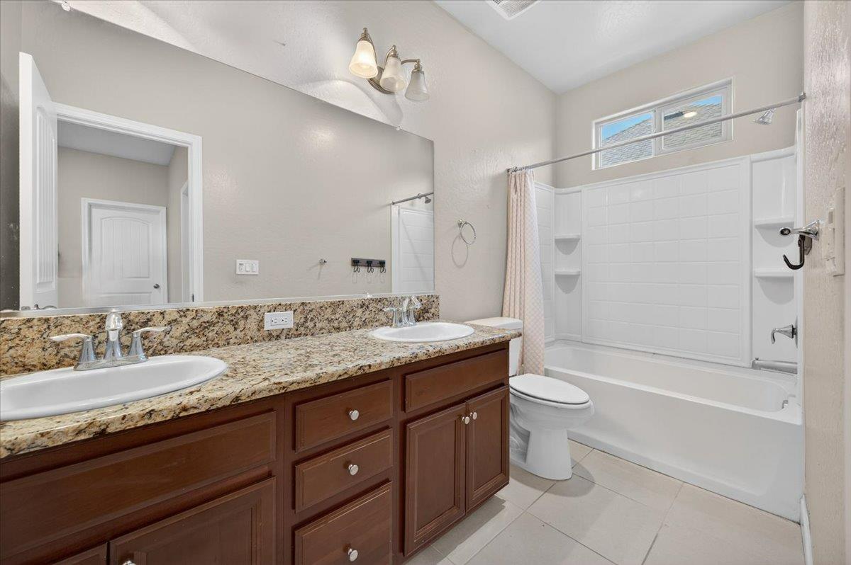 5281 N Phoenix Ave, Fresno, CA 93723