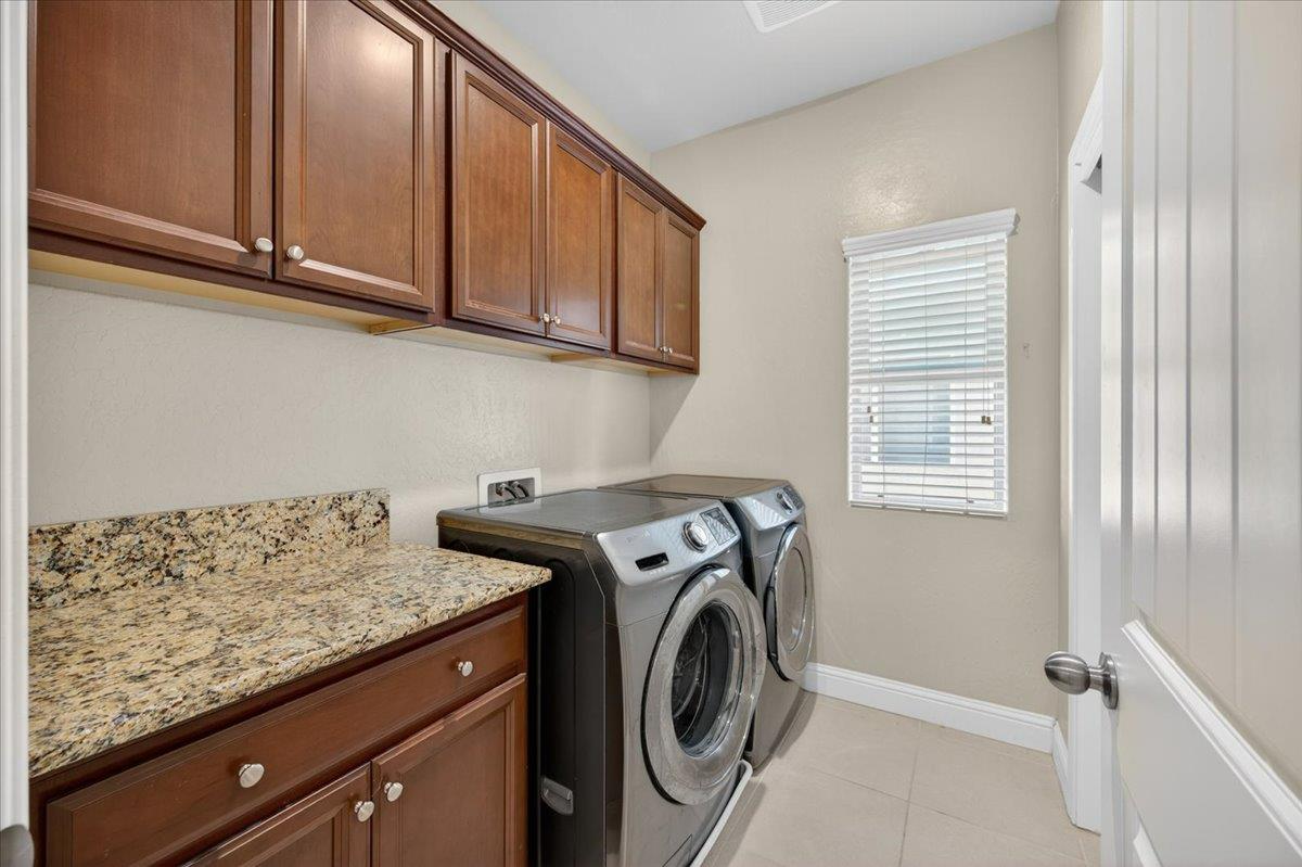 5281 N Phoenix Ave, Fresno, CA 93723