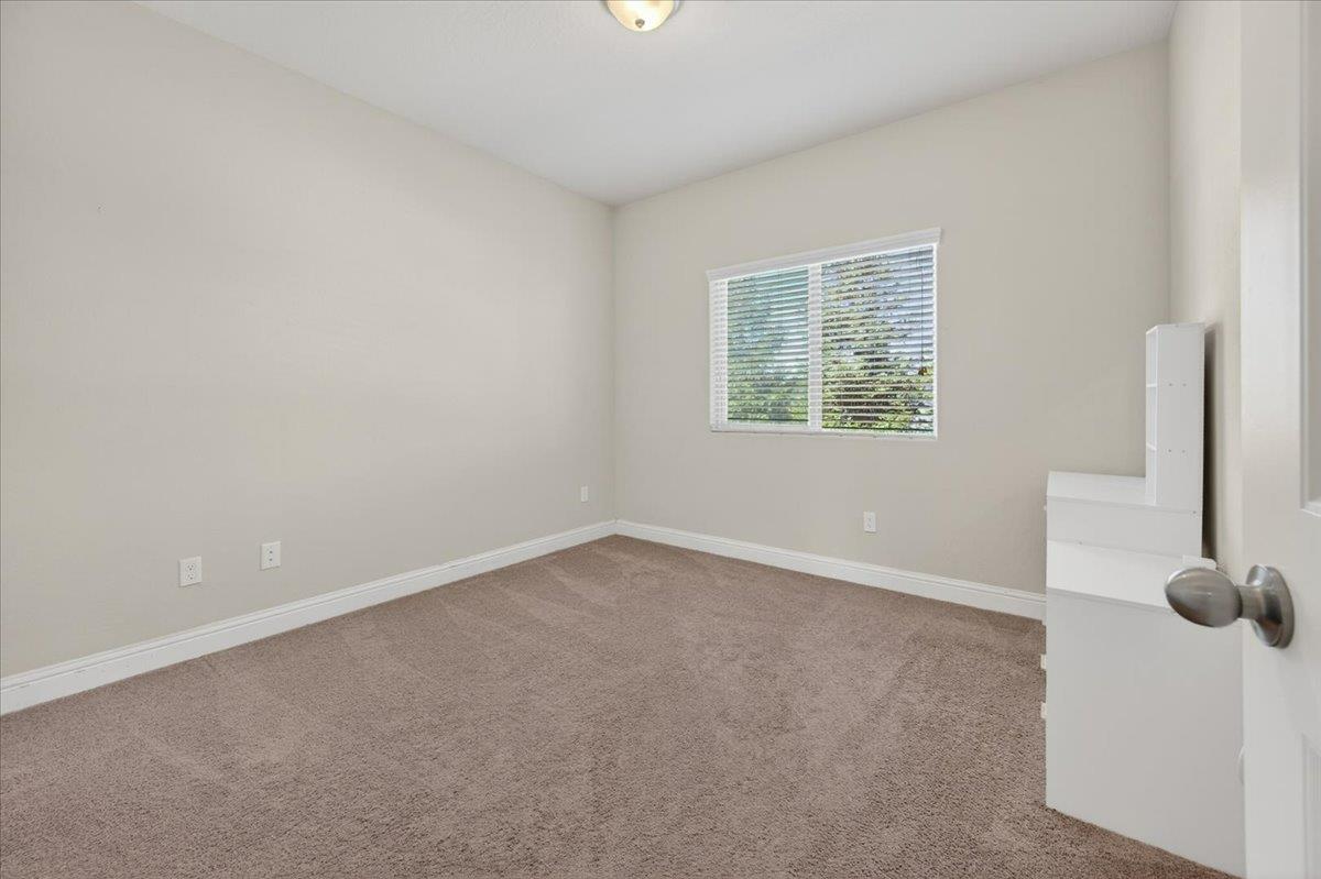 5281 N Phoenix Ave, Fresno, CA 93723