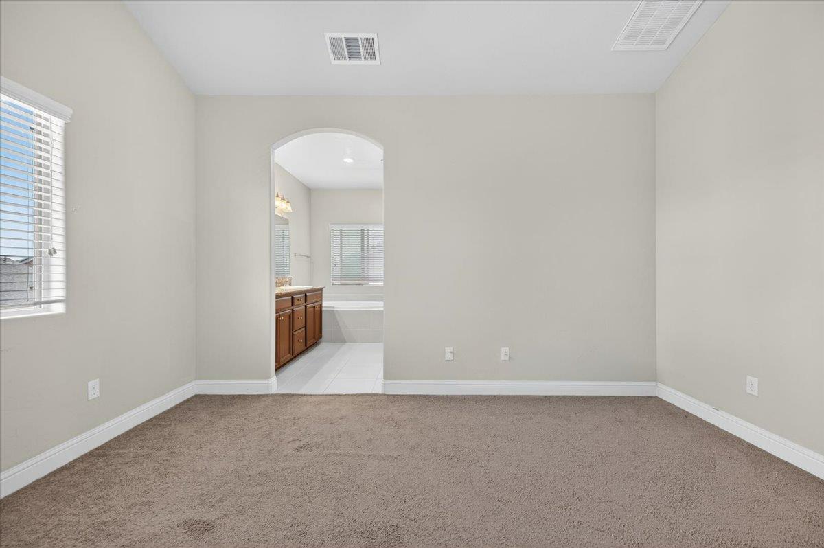 5281 N Phoenix Ave, Fresno, CA 93723