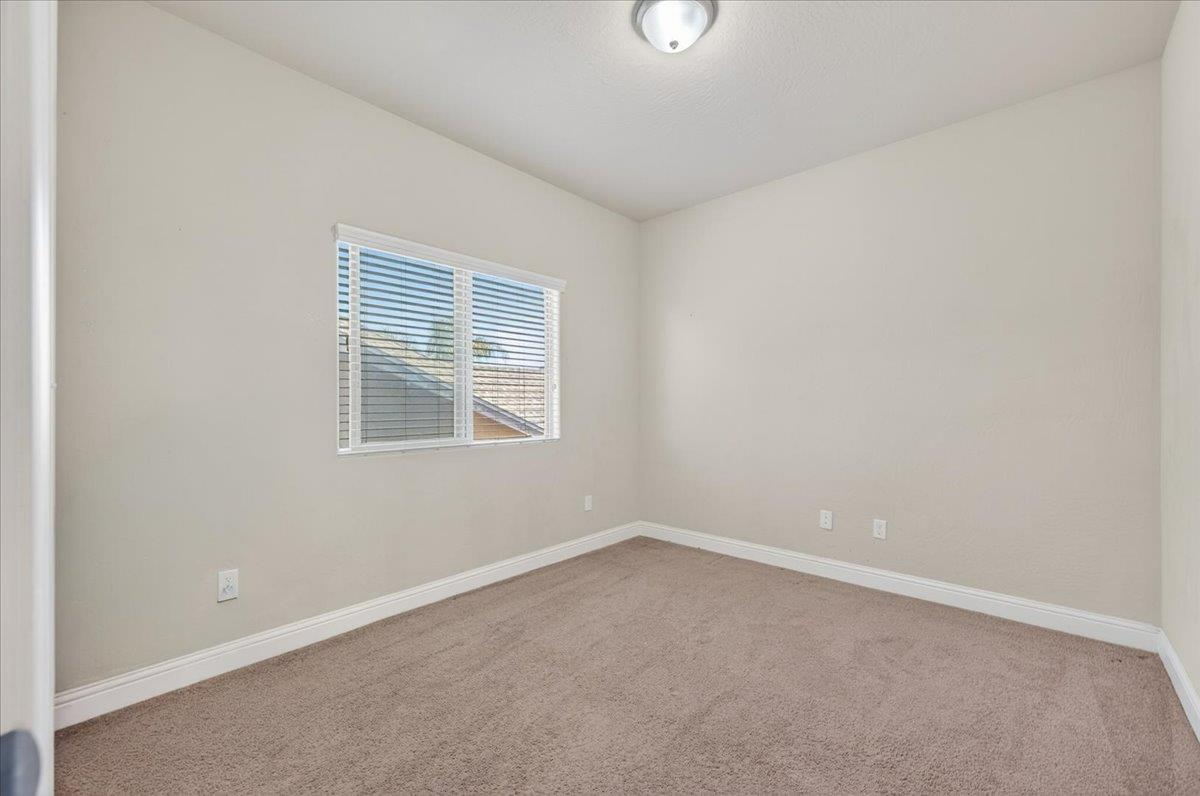 5281 N Phoenix Ave, Fresno, CA 93723