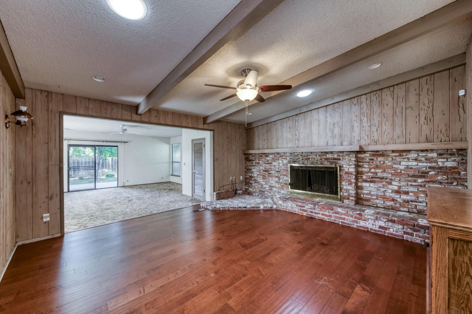181 W Dovewood Ln, Fresno, CA 93704
