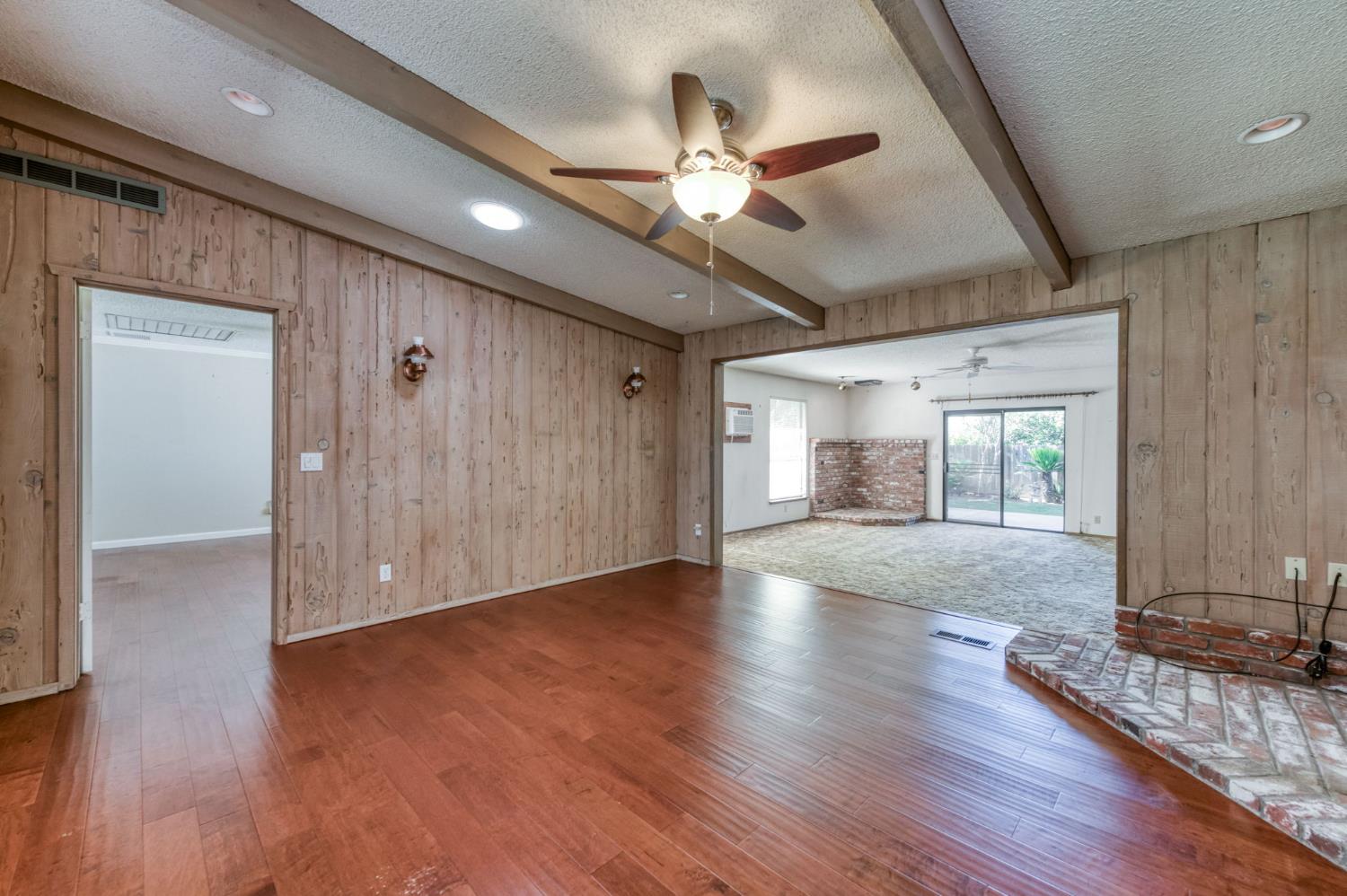 181 W Dovewood Ln, Fresno, CA 93704