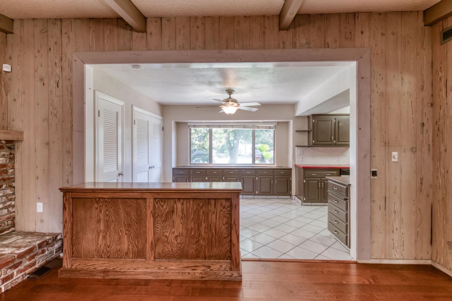 181 W Dovewood Ln, Fresno, CA 93704