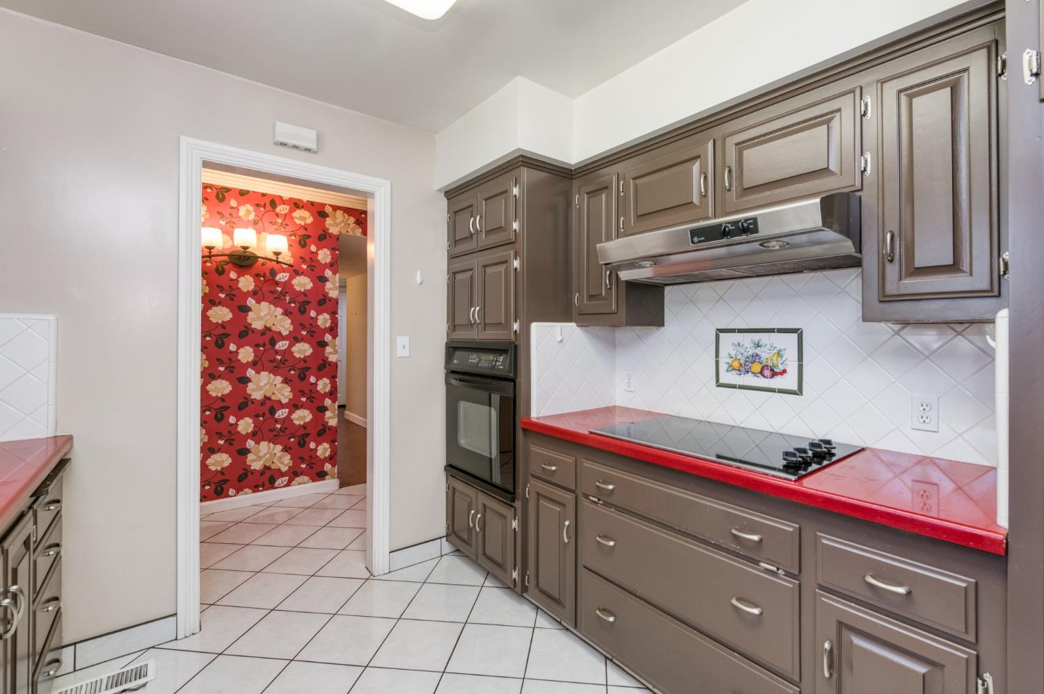 181 W Dovewood Ln, Fresno, CA 93704