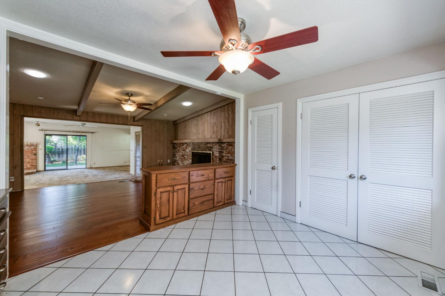 181 W Dovewood Ln, Fresno, CA 93704