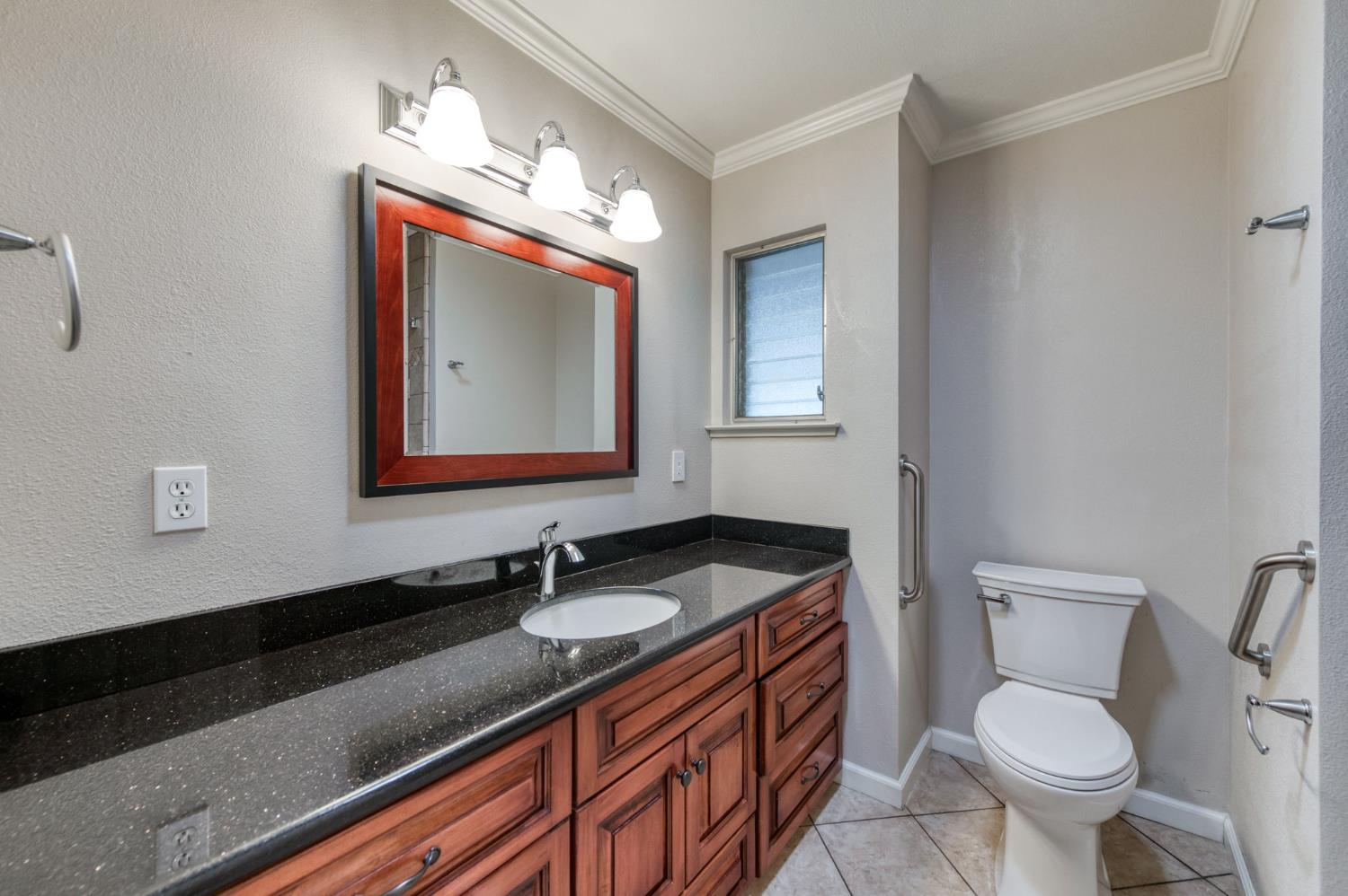 181 W Dovewood Ln, Fresno, CA 93704
