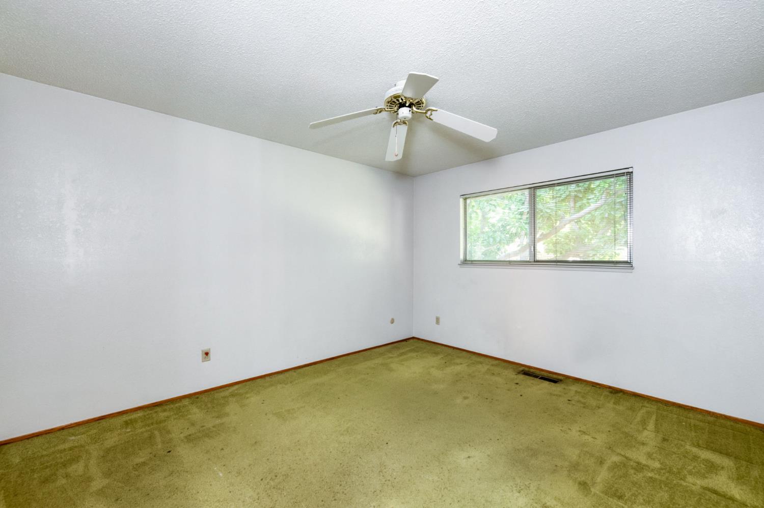 181 W Dovewood Ln, Fresno, CA 93704