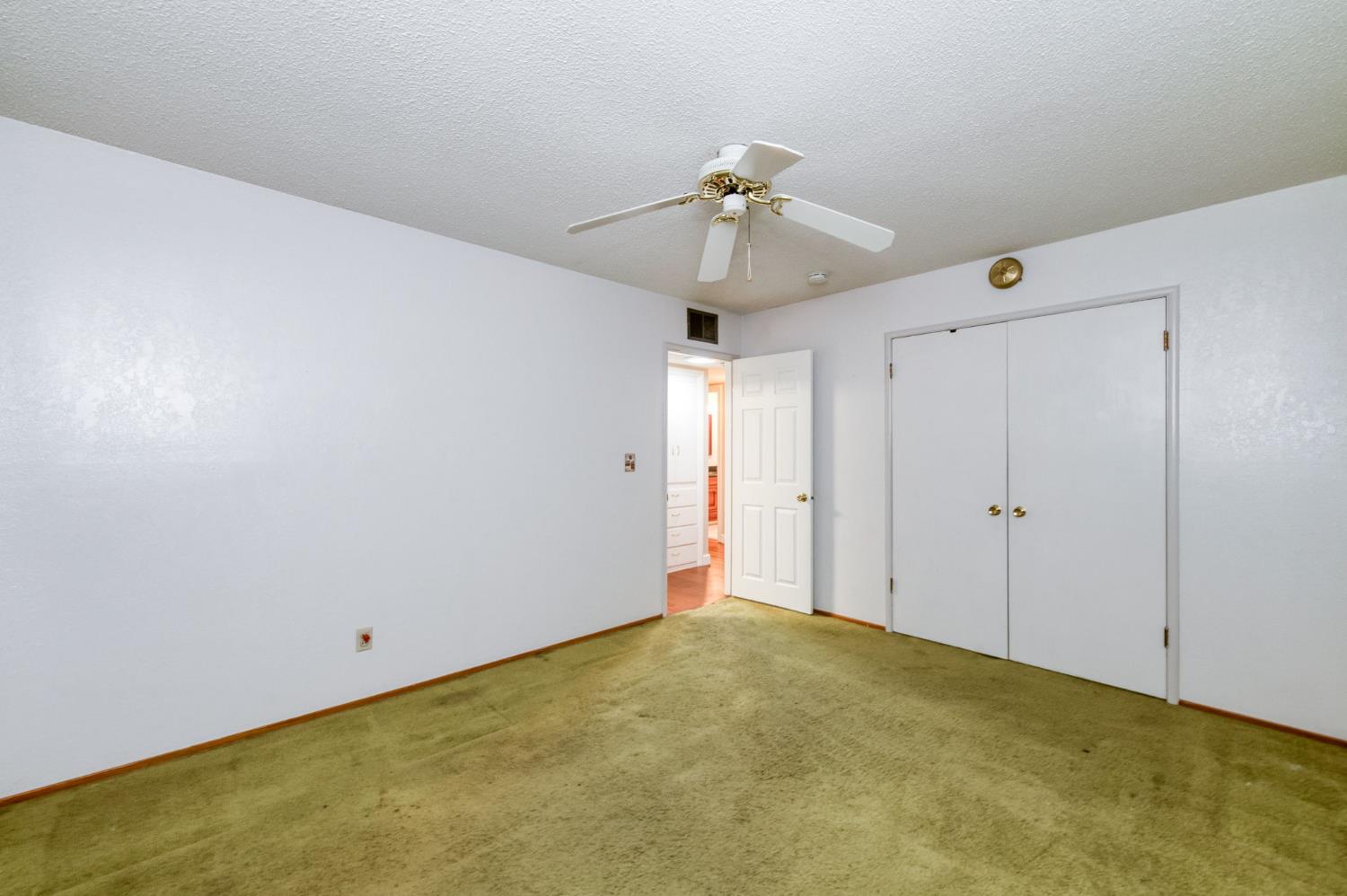 181 W Dovewood Ln, Fresno, CA 93704