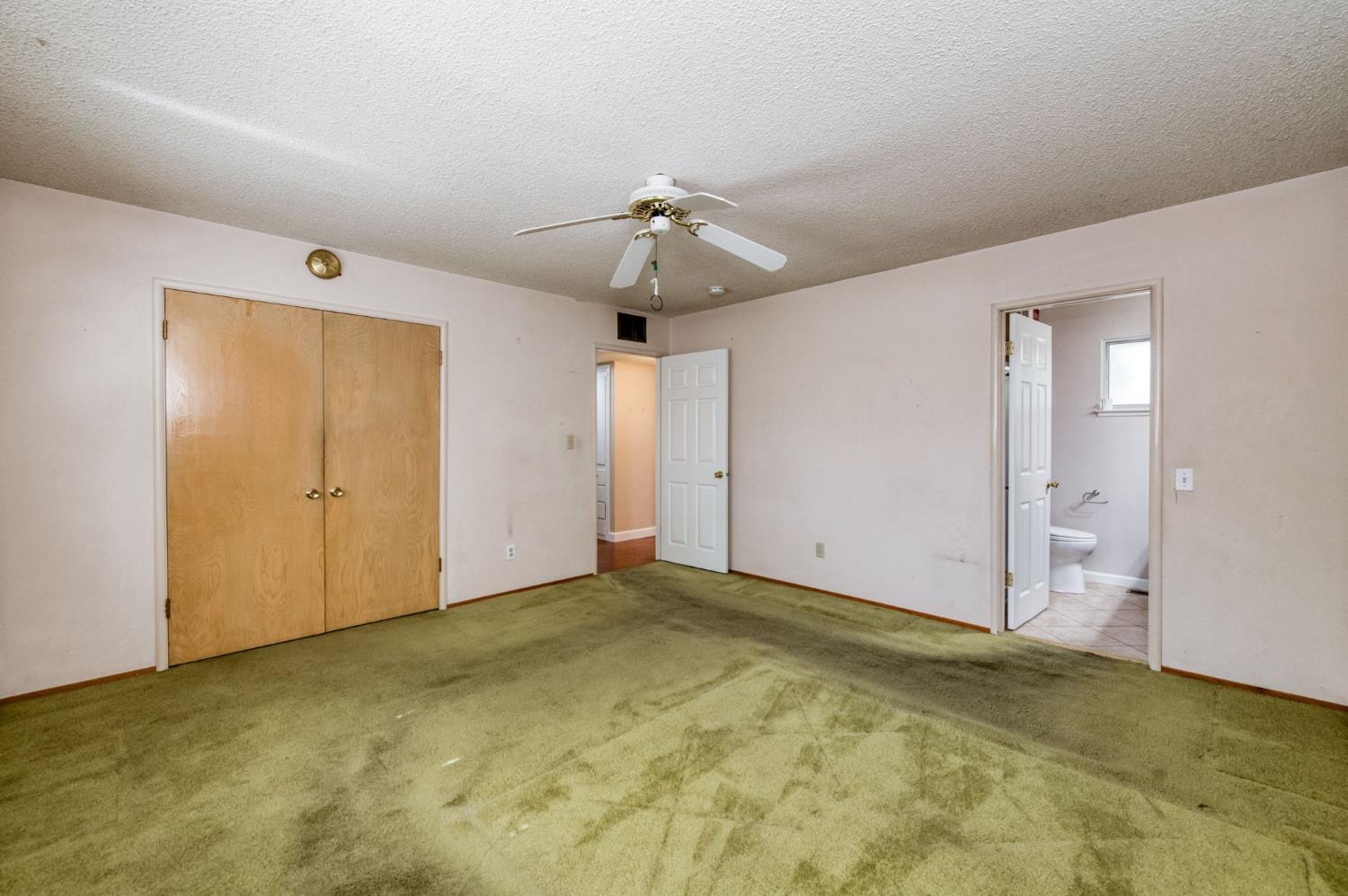 181 W Dovewood Ln, Fresno, CA 93704