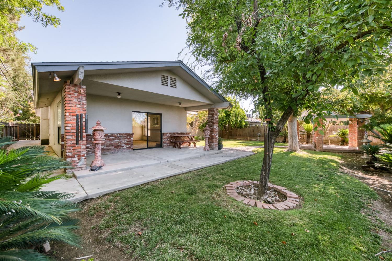 181 W Dovewood Ln, Fresno, CA 93704