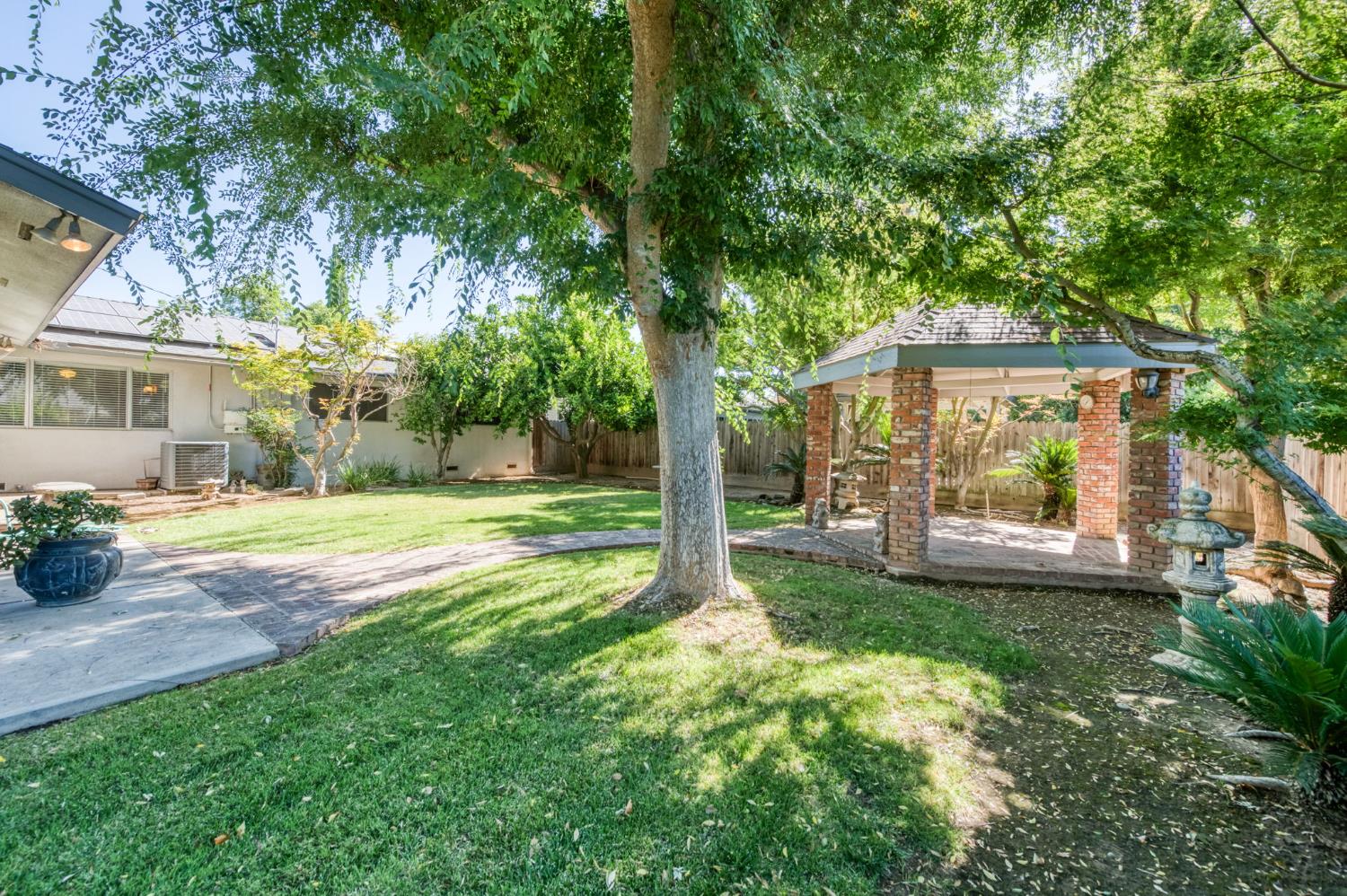 181 W Dovewood Ln, Fresno, CA 93704