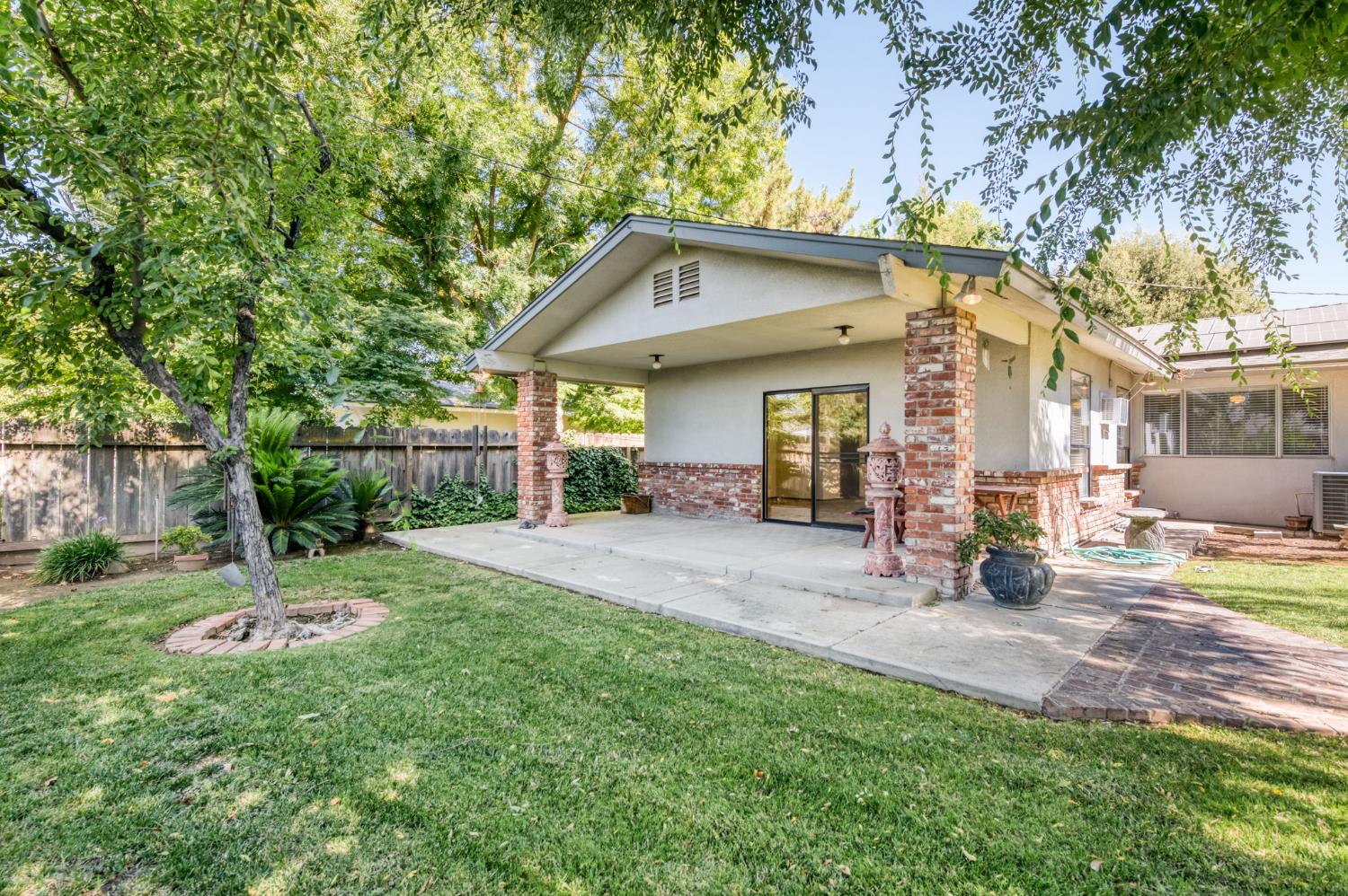 181 W Dovewood Ln, Fresno, CA 93704