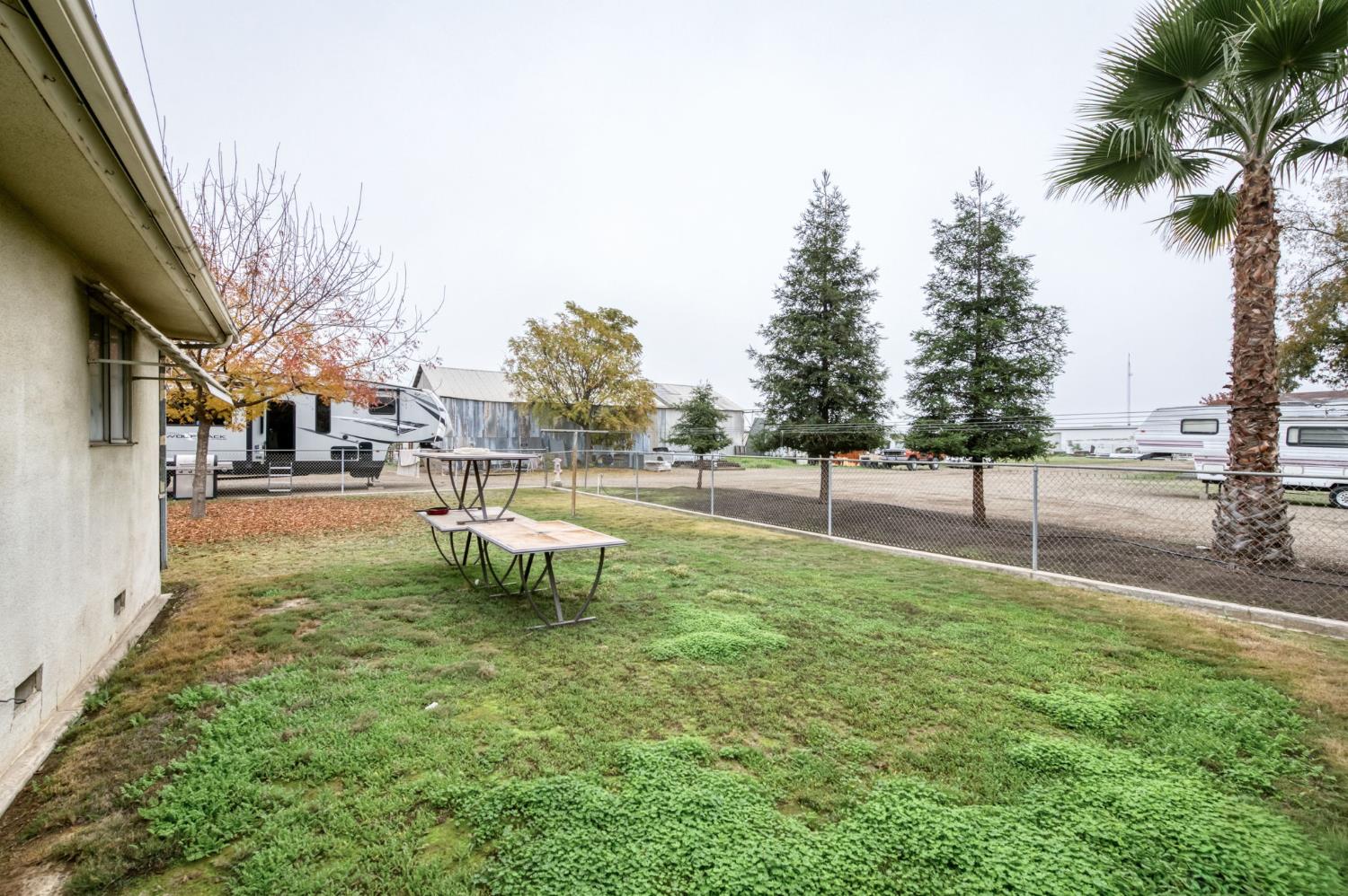 1055 E Dinuba Ave, Reedley, CA 93654