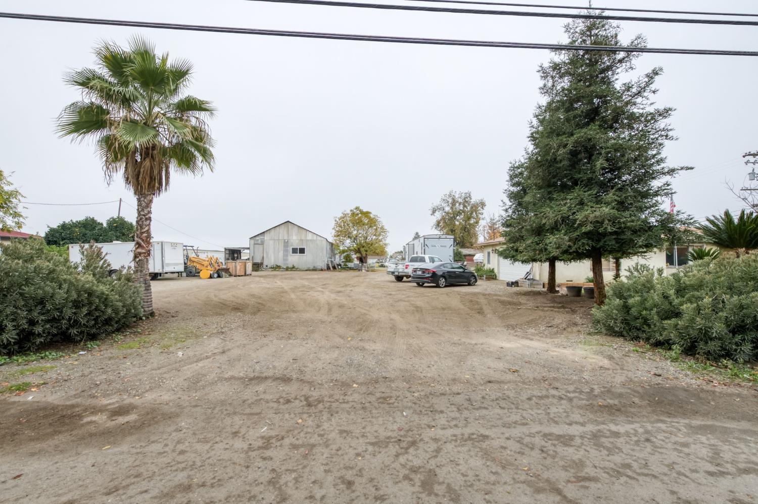 1055 E Dinuba Ave, Reedley, CA 93654